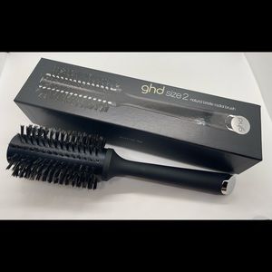 ***NEW IN BOX *** GHD Size 2 Round natural bristle brush